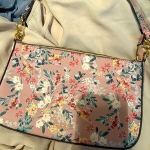 Floral baby pink detailed shoulder bag